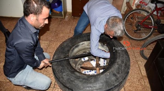 Stepne lastiği içinde bin paket sigara çıktı