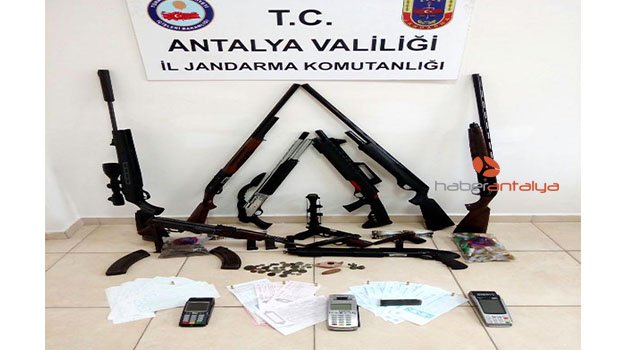 Suç örgütü operasyonuna 12 gözaltı
