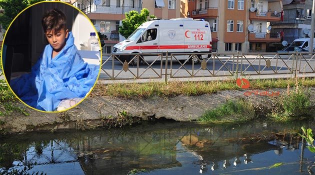 Sulama kanalına düşen çocuğu, çevredekiler kurtardı