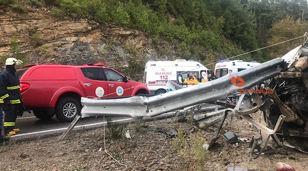 Suriyelilerin bulunduğu minibüs şarampole devrildi