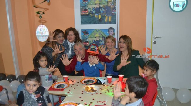 SÜRPRİZ KUTLAMA SEVİNDİRDİ