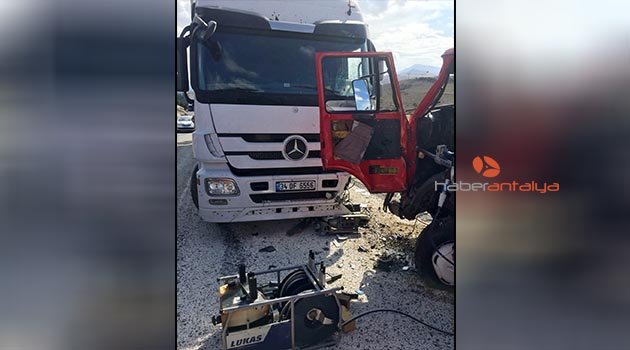 Tankerle kamyon çarpıştı: 3 yaralı