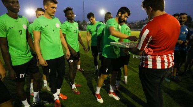 Taraftardan Kepez Belediyespor'a destek