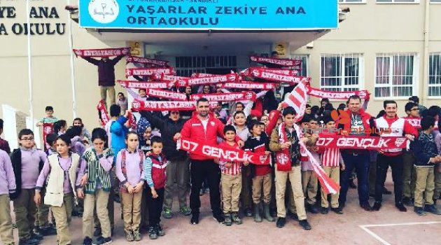 Öğretmenden çağrı, taraftardan destek
