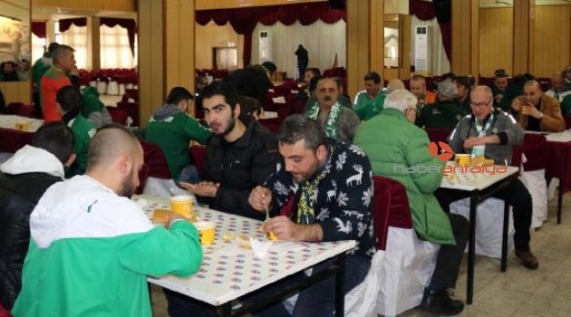 Taraftarlardan dostluk örneği