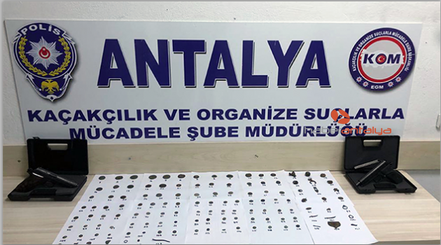 Tarihi eserleri yurt dışına çıkaramadan yakalandı