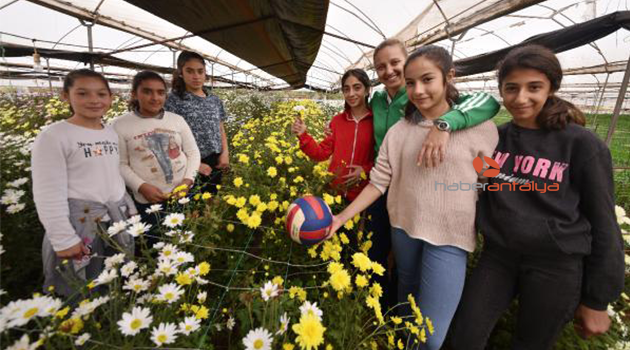 Tarım işçisi kız öğrencilerden şampiyon voleybolcu yetiştirdi