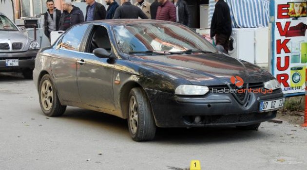 Tartıştığı alacaklısını kovalayıp tabancayla yaraladı