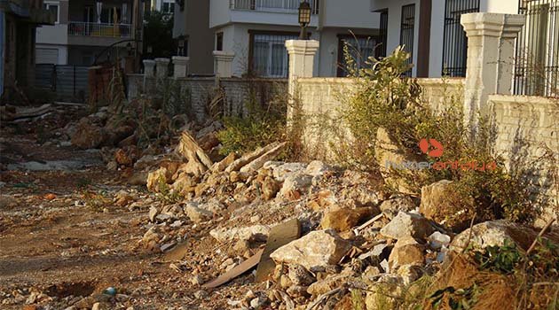 Taşın altına saklanan uyuşturucu polise takıldı