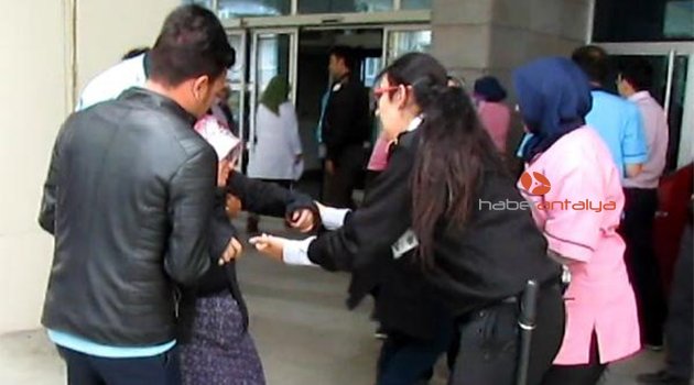Tatbikatta hasta yakınını canlandıran personel gerçekten bayıldı