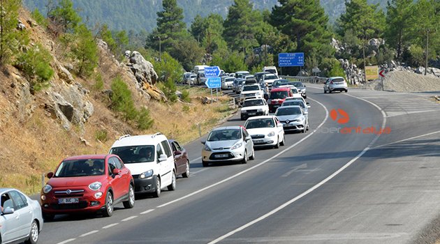 Tatilcilerin dönüş yolu çileye dönüştü