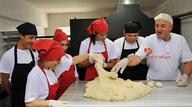 Taziye pidelerini 'özel eller' yapıyor