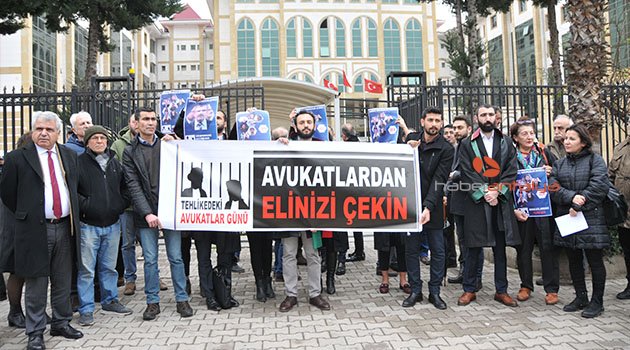 Tehlikedeki Avukatlar Günü için adliyede eylem