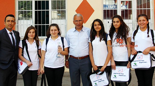 TEKELİ ORTAOKULU'NA MANSİYON ÖDÜLÜ