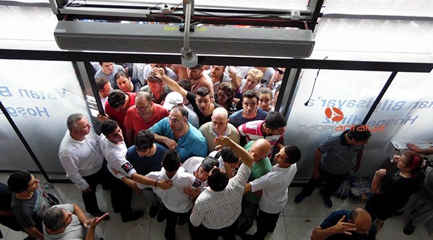  Teknoloji market açılışında indirim izdihamı