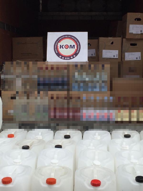 Terk Edilen Kamyondan 3 Bin Şişe Sahte İçki Çıktı