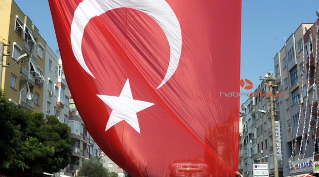 TERÖRE BAYRAKLI TEPKİ