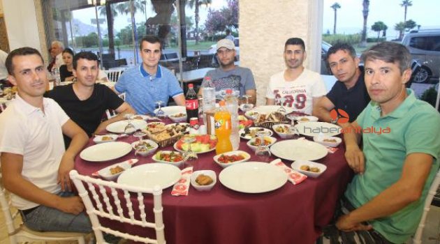 TES-İŞ'ten işçilere iftar