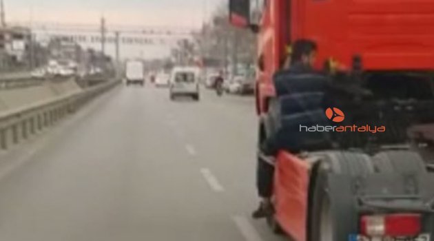 Tırın yakıt deposu üzerinde tehlikeli yolculuk