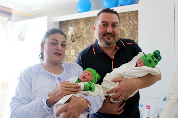  TOKSÖZ AİLESİNİN İKİZ MUTLULUĞU