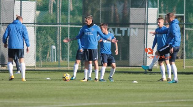 Trabzonspor'un antrenmanında Burak, Eto'o, Maradona sesleri
