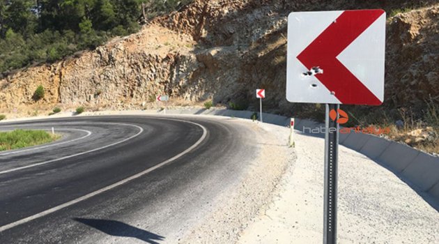 Trafik levhaları hedef tahtası oldu