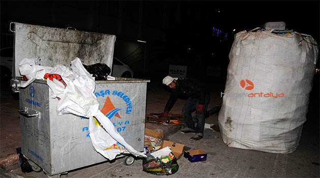 TÜKETİM ÇILGINLIĞI, GERİ DÖNÜŞÜMCÜLERİN YÜZÜNÜ GÜLDÜRDÜ
