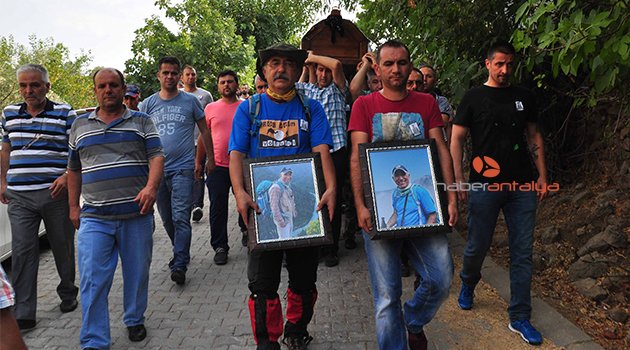 Tur minibüsü kazasında hayatını kaybeden Çetin toprağa verildi