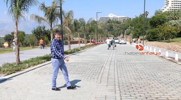Türel, varyanttan Konyaaltı Sahili'ni izledi