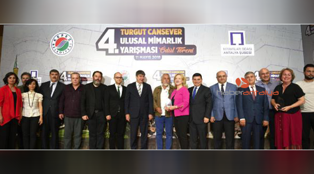 Turgut Cansever uluslararası oluyor