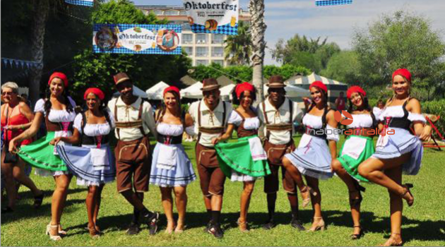 Turistler Oktoberfest'i kutladı
