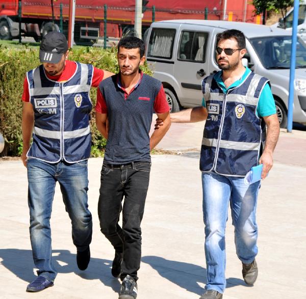 TURİSTLERE UYUŞTURUCU SATMAK İSTERKEN YAKALANDILAR