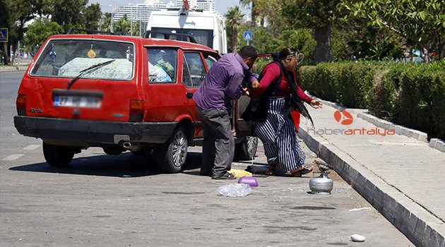 TURİZM’İN BAŞKENTİ'NE YAKIŞMAYAN GÖRÜNTÜ: SOKAK ORTASINDA KARISINI DÖVDÜ
