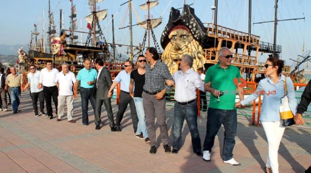 TURİZMCİLERDEN PROTESTO