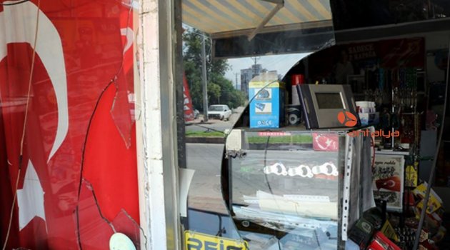 Türk bayrağı asılı markete saldırıya 3 tutuklama