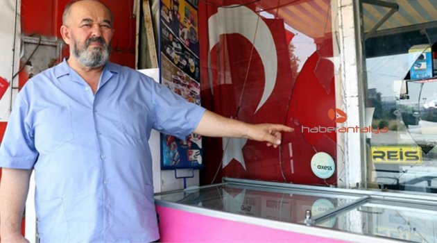 Türk bayrağı asılı marketi taşlama ve yakma teşebbüsüne 4 gözaltı