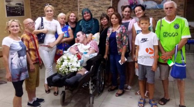 Türk ve Rus anneler 'Umut' için pasta kesti