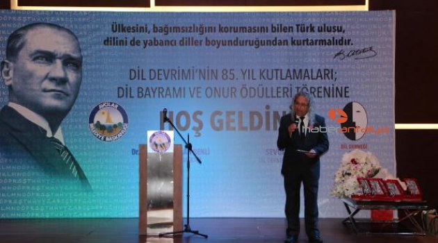 "Türkçe bizim ses bayrağımızdır"