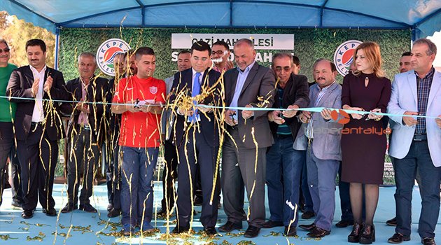 TÜTÜNCÜ’DEN ÇOCUKLARA SENTETİK ÇİM SAHA