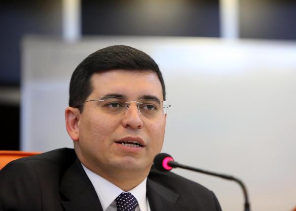 TÜTÜNCÜ REST ÇEKTİ: GİY KISPETİ ÇIK ORTAYA