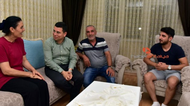 Tütüncü sosyal medyadan yapılan çay davetlerini geri çevirmiyor