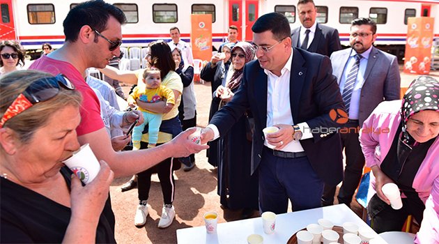 Tütüncü'nün elinden portakal suyu