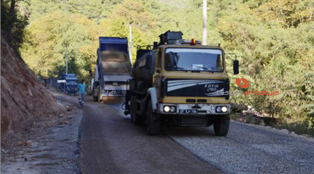 Üç mahallenin grup yolu genişletilip asfaltlandı