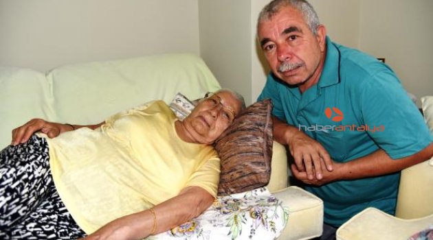 Uçakta kalp krizi geçiren yolcuyu kabin ekibi kurtardı