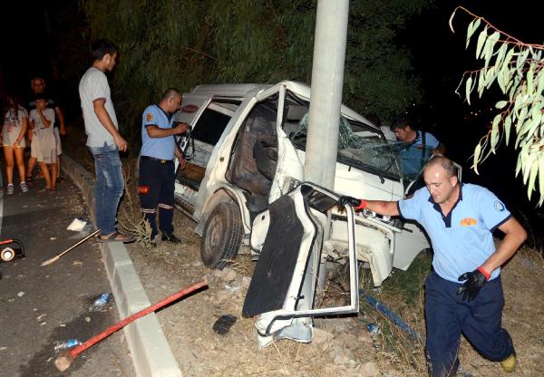 Uçuruma Düşmekten Aydınlatma Direği Kurtardı