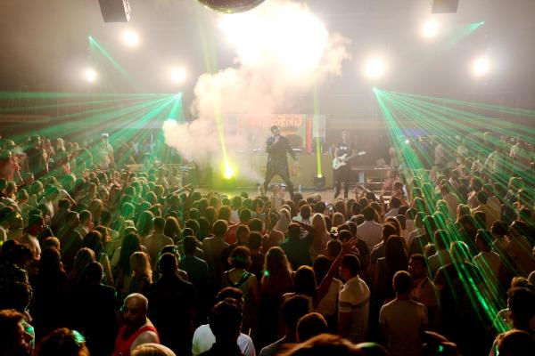 UKRAYNALI MAX BARSKİH'TEN KEMER'DE KONSER