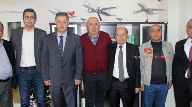Ünal: Siyasiler, sendikacı değildir