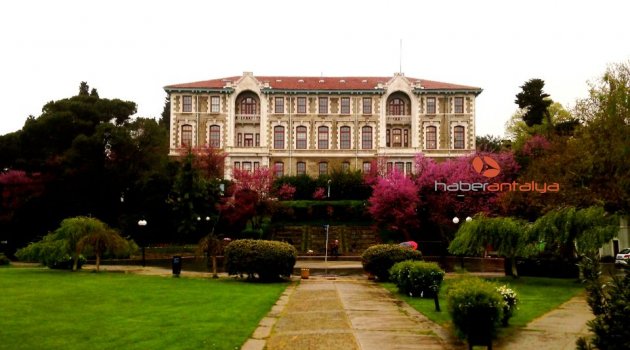 Üniversiteyi yasa boğan ölüm!