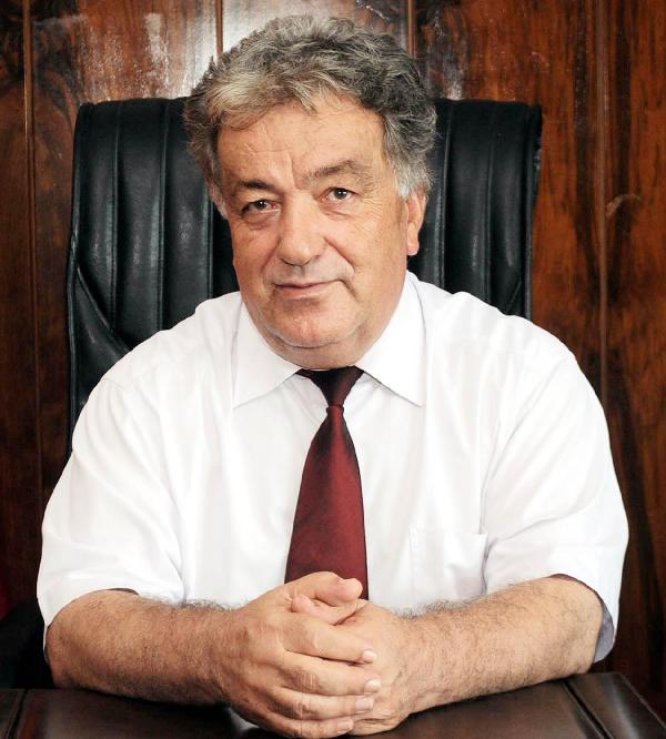 ÜNLÜ GÖĞÜS CERRAHINA KALP NAKLİ