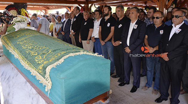 ÜNLÜ İŞADAMI SON YOLCULUĞUNA UĞURLANDI